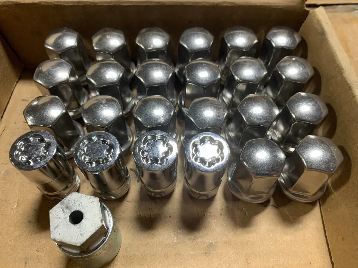 Gm Oem Takeoff 14X1.5 Lug Nuts & Wheel Locks, Set Of 24 1