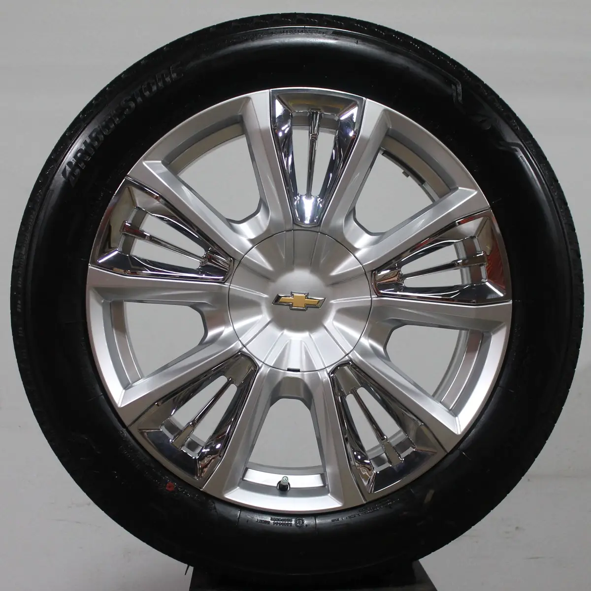 Chevrolet Tahoe / Suburban High Country 22" Wheels, 275/50R22 Tires, Set Of 4,  Part # Rpt 1
