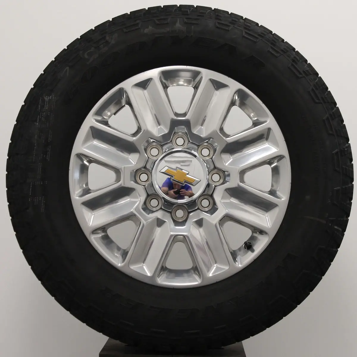 Chevrolet Silverado Hd  20" Polished Wheels, 275/65R20 Tires, Set Of 4, Part# 5K9 1