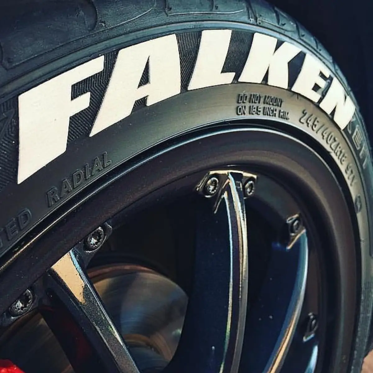 Racing Font - Falken 1